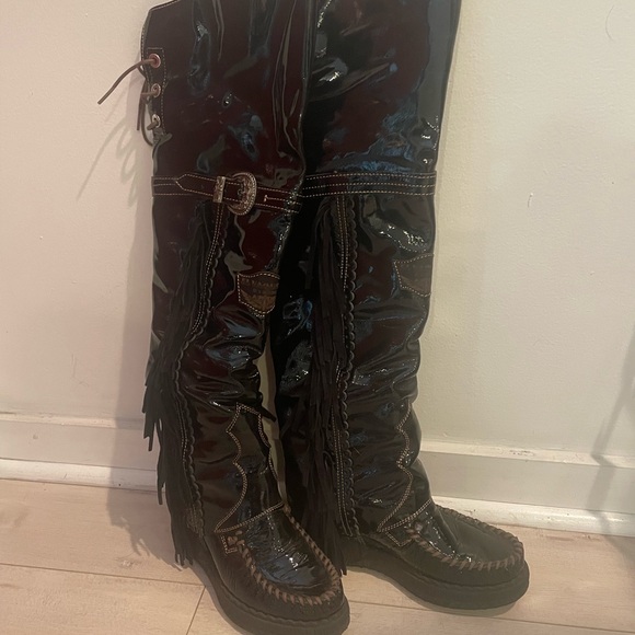 El Vaquero Patent Over the Knee Moccasin Boots - Picture 2 of 6